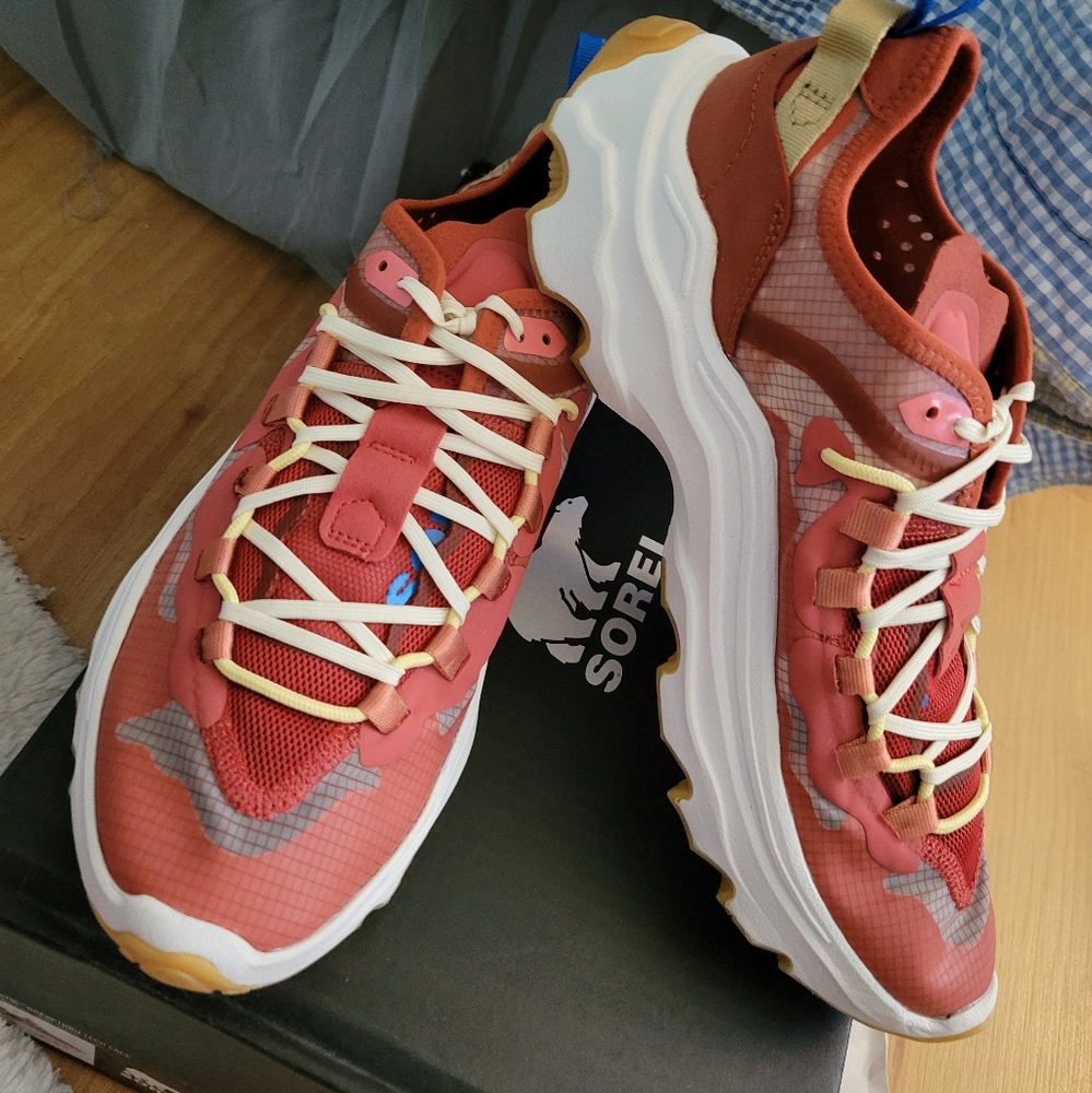 Sorel size W11 M9 sneakers, Kinetic Bteakthru Tech lace